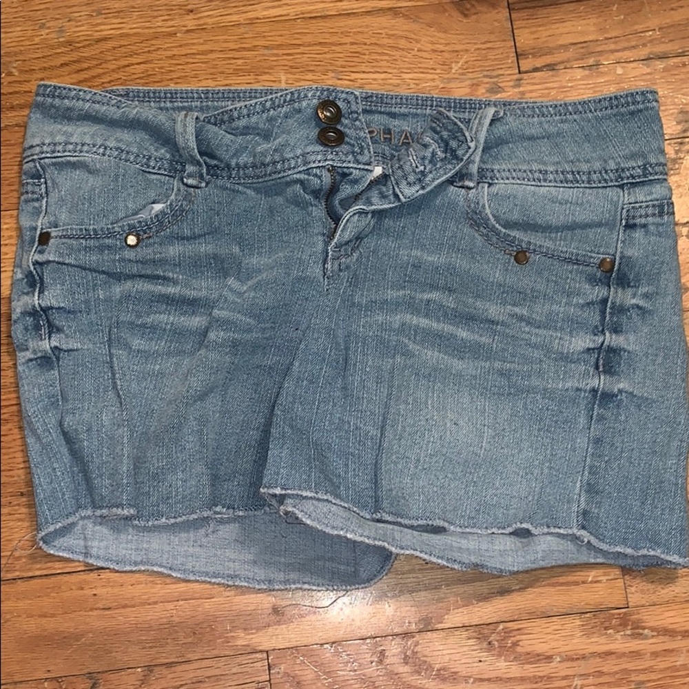the perfect blue denim shorts
